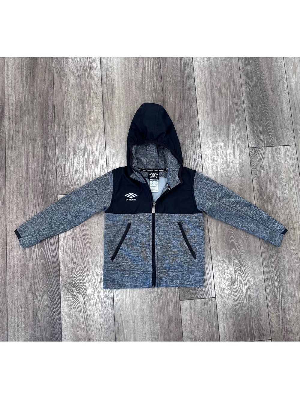 Umbro Kids Grey and Black Hooded Zip-Up Jacket Size XS